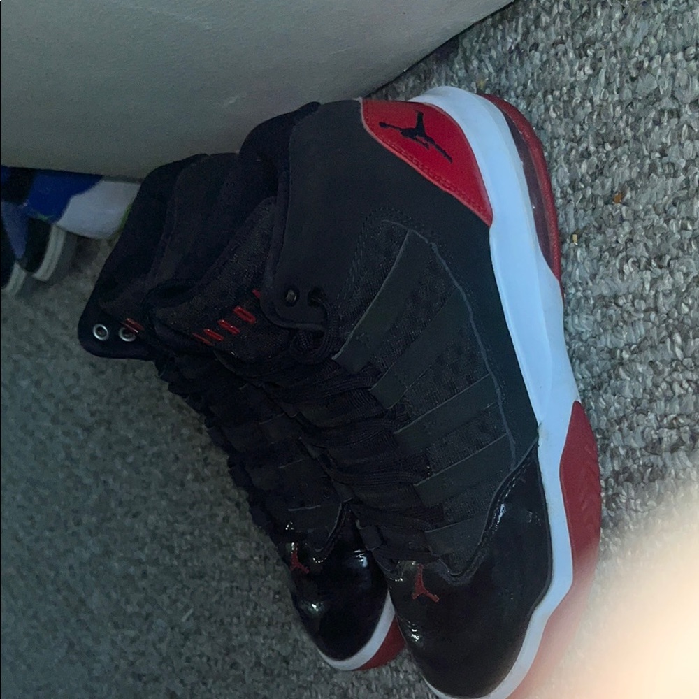 Jordan Kids' Black/Red Basketball Sneakers - Picture 3 of 6